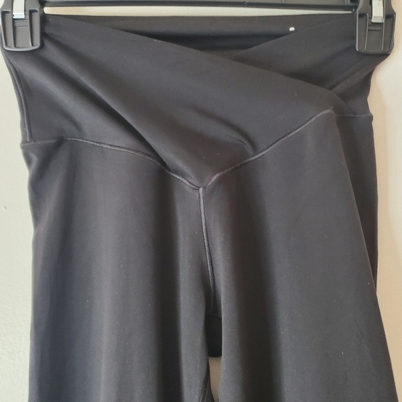 Offline Aerie Real Me High-Waisted Cross Over Flare Leggings Size Small Black - Picture 4 of 10